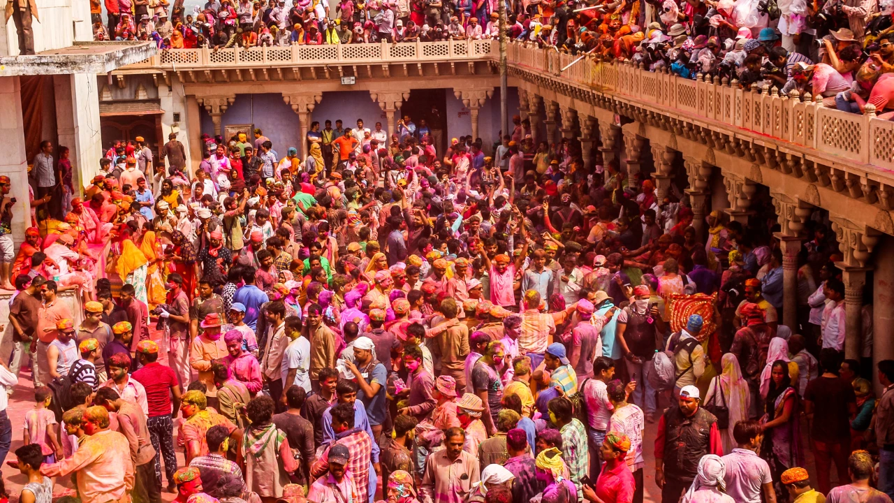 holi tour package