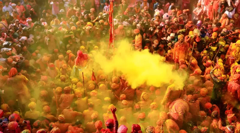 What are some good places to celebrate Holi in Jaipur